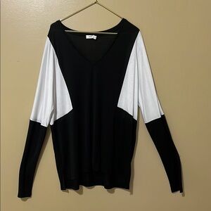 Vince Black and White V-Neck Women's Top